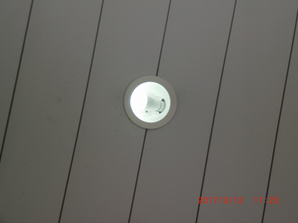 軒下拡大　器具改造して電球のみ交換